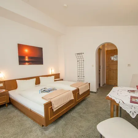 Szálloda Hotel Garni Landhaus Gitti, Summercard And Free Parking 3*