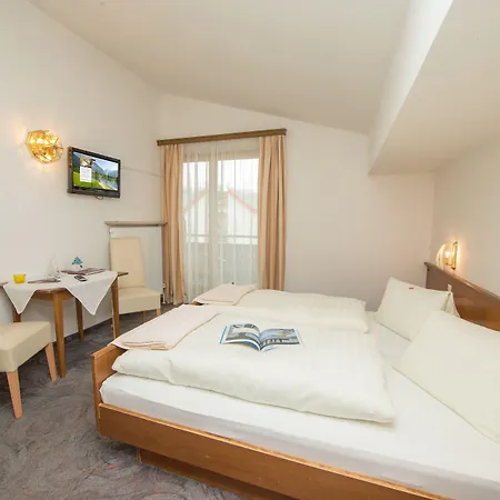Szálloda Hotel Garni Landhaus Gitti, Summercard And Free Parking 3*