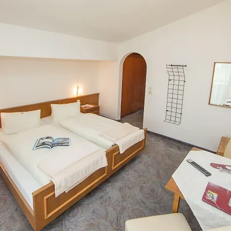 Hotel Garni Landhaus Gitti, Summercard And Free Parking Zell am See