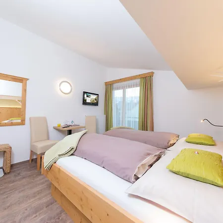Hotel Garni Landhaus Gitti, Summercard And Free Parking 3*